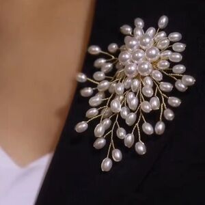 Vintage Pearl and Gold Brooch